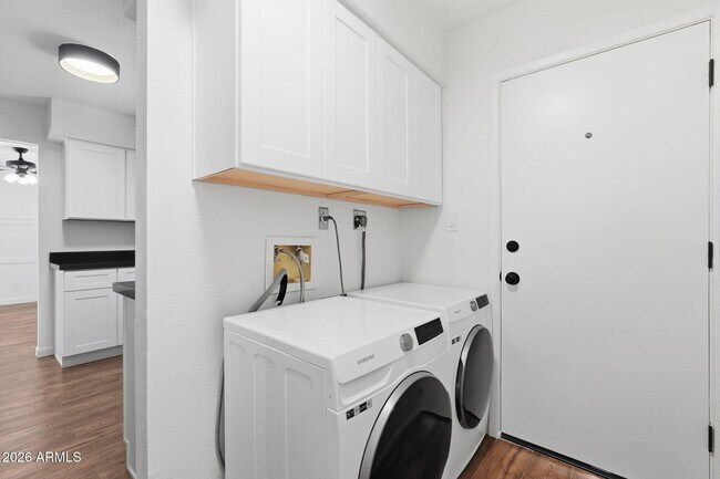 Building Photo - 231 N Robson