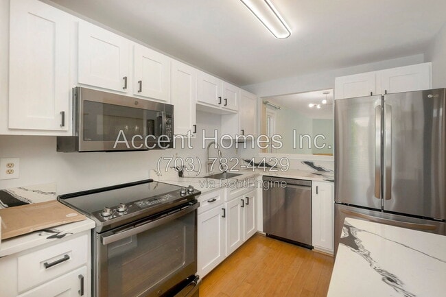 Building Photo - 5818 Wescott Hills Way