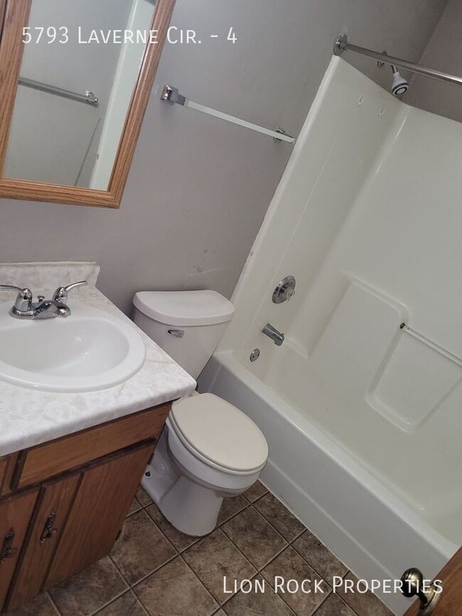 Building Photo - 5793 Laverne Cir N