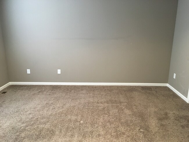 Building Photo - Newer 3 Bed Townhome in Grain Valley