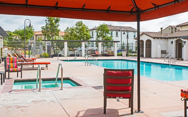 Building Photo - Large Corner-End Townhouse in Oceanside!