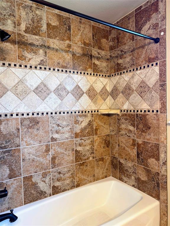 Building Photo - 220 Derek Ln