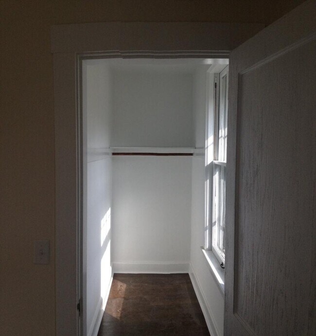 Building Photo - 4200 Mercier St