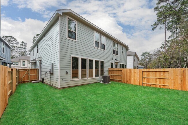Building Photo - 653 Royal Arch Dr