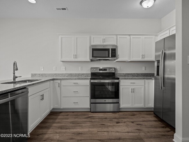 Building Photo - 203 Verrazzano Ln