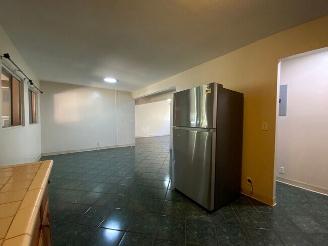 Building Photo - T1171