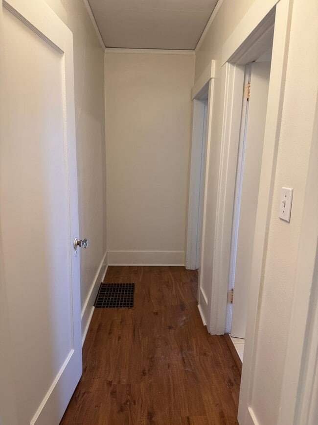 Building Photo - Charming 2 Bedroom 1 Bathroom Located in the Heart of the Beaumont-Wilshire Area!!