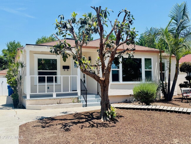Building Photo - 6533 Balcom Ave