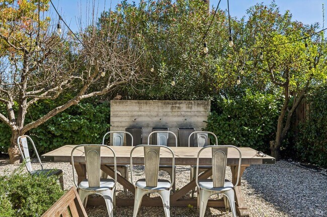 Building Photo - 1810 Quail Ct