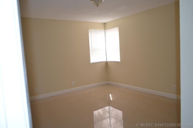 Building Photo - 5821 Riverside Dr