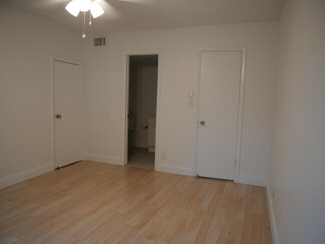 Building Photo - 7091 W Sunrise Blvd