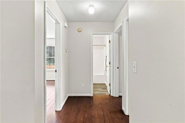 Building Photo - 28 Autumn Ridge Dr