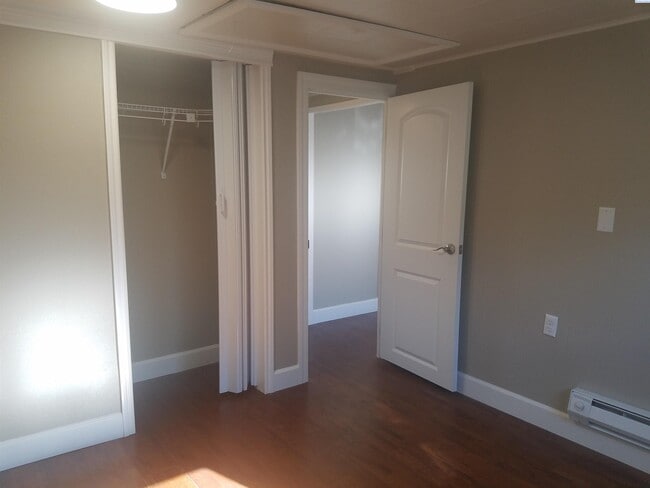 Building Photo - 905 Winslow Ave