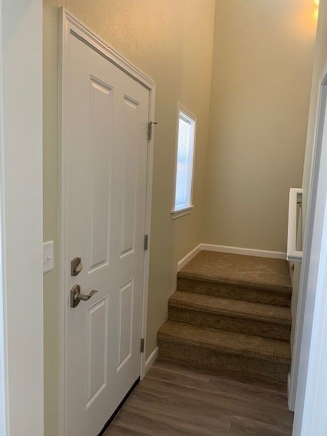 Building Photo - 3 Bedroom 2 Bath Single Family Home