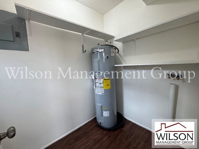 Building Photo - 623 Rugby St