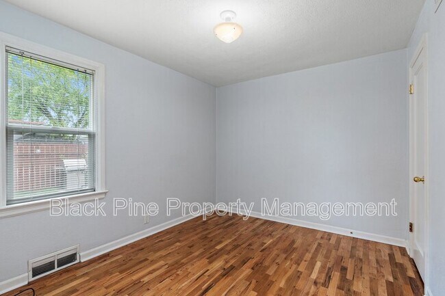 Building Photo - 4820 W.Franklin St.