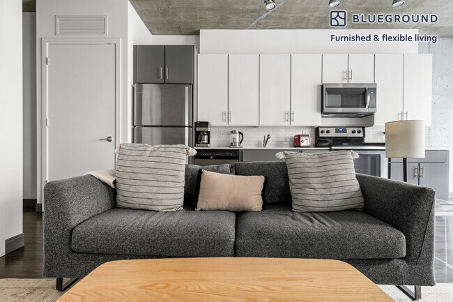 Building Photo - 215 W Lake St