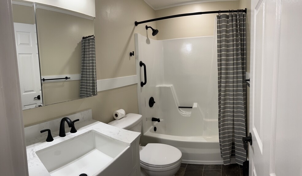 Building Photo - 8 Northbrook Dr