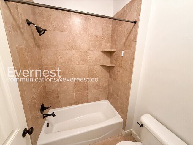 Building Photo - Comfort Meets Modern Convenience with Fireplace / 3 Beds & 2.5 Bath / Available Now