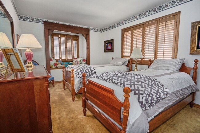 Building Photo - Spacious 3-Bedroom Lake House in Victorvil...