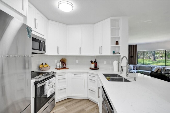 Building Photo - 8137 NW 17th Manor