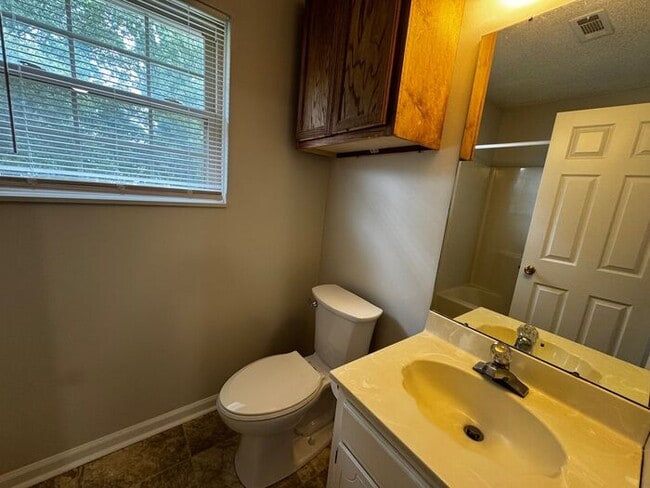 Building Photo - Townhome with attached garage near Tech Corridor and Research Park