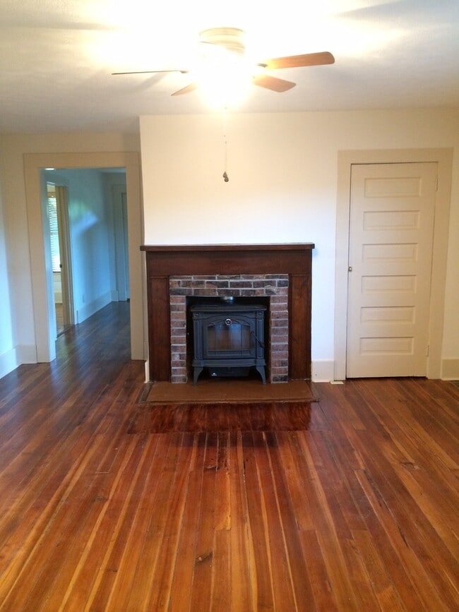 Building Photo - Remodeled Farm Home in Morristown 2 Bed + ...