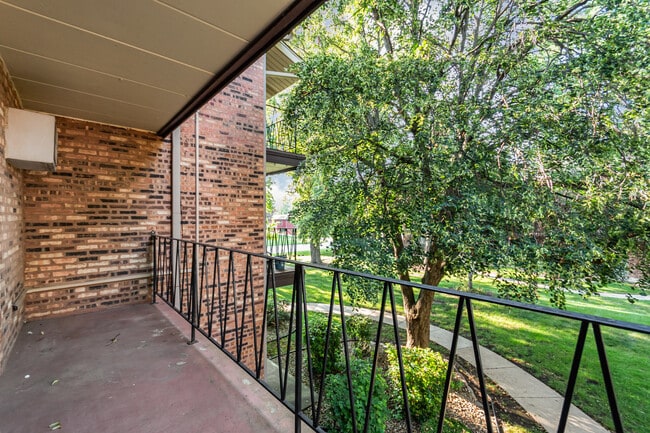 Building Photo - 5340 Waterbury Ct