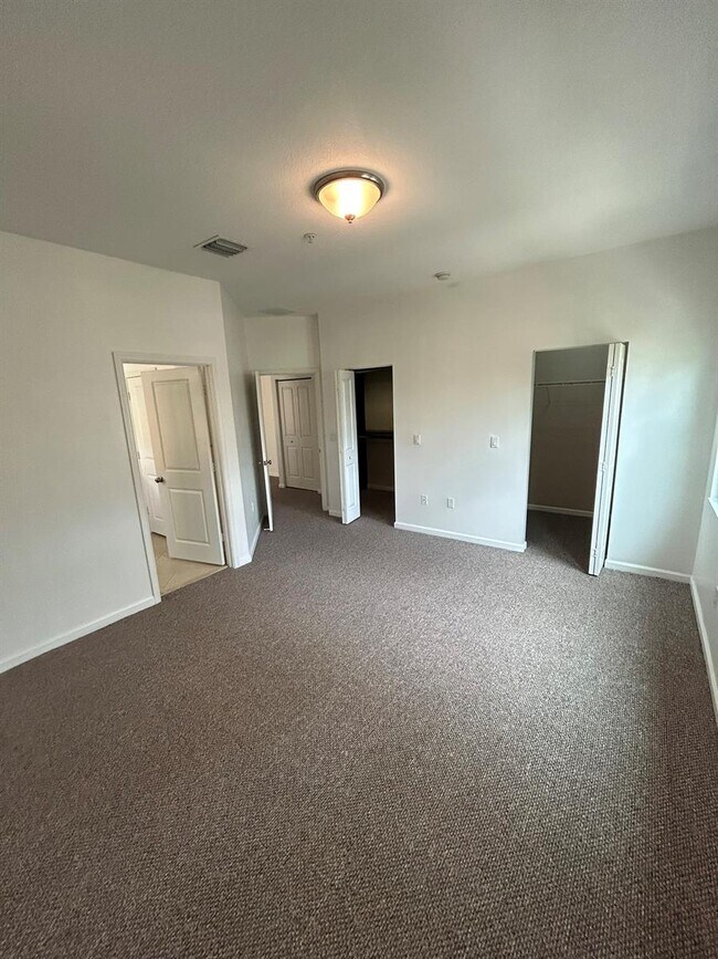 Building Photo - 12620 NW 32nd Ct