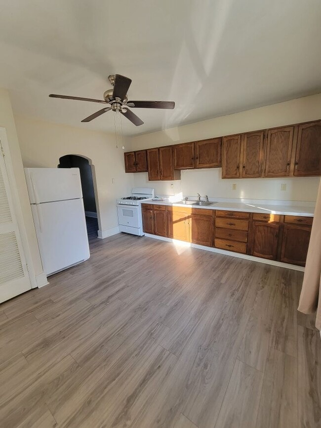 Building Photo - 1205 Priestley Ave