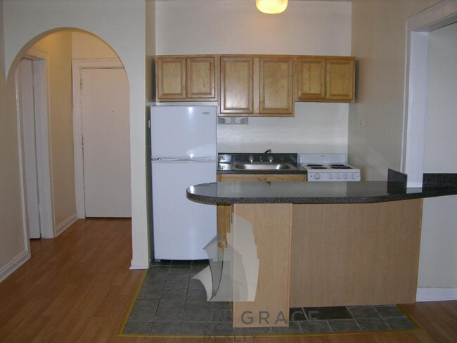 Building Photo - 4521 N Malden St