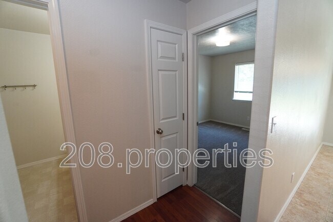 Building Photo - 12303 W Abram Dr