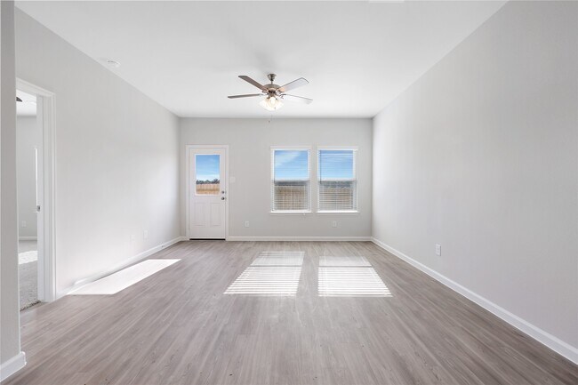 Building Photo - 16632 Aurora St