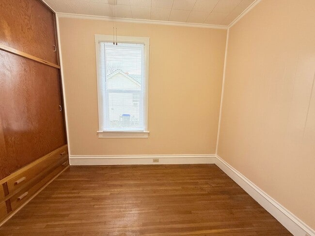 Building Photo - Newly Remodeled 2 BR/1 BA Home!