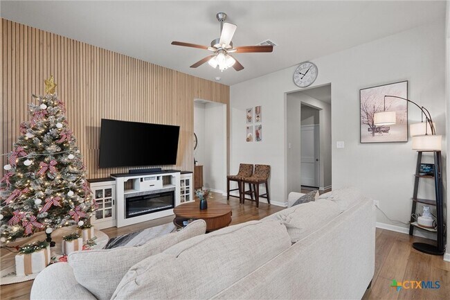 Building Photo - 1913 Zabcikville Dr