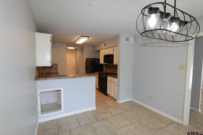 Building Photo - 963 Creekside Drive