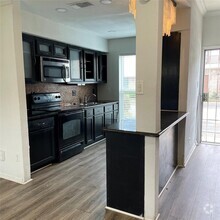 Building Photo - 7700 Creekbend Dr