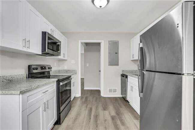 Building Photo - 1641 Delia Dr