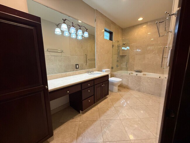 Building Photo - 466 Portlock Rd