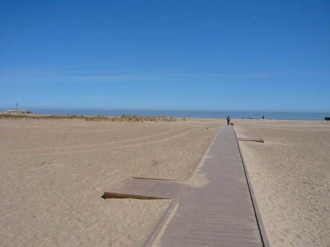 Walkway to beach from - 5757 N Sheridan Rd