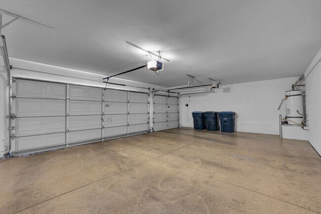 Building Photo - A Fabulous 4 Bedroom Home with a Sparkling Pool!!!