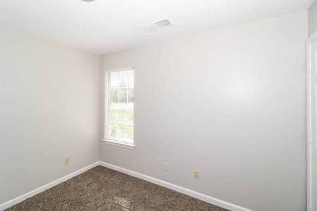 Building Photo - 8112 Country Mill Cove