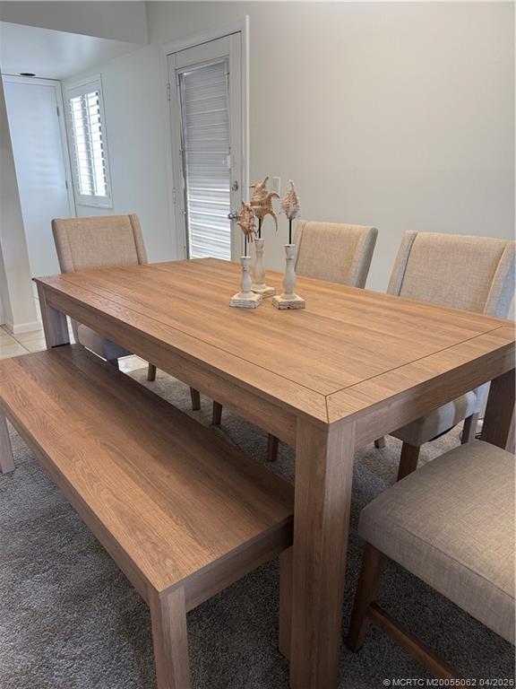 Building Photo - 554 NE Plantation Rd