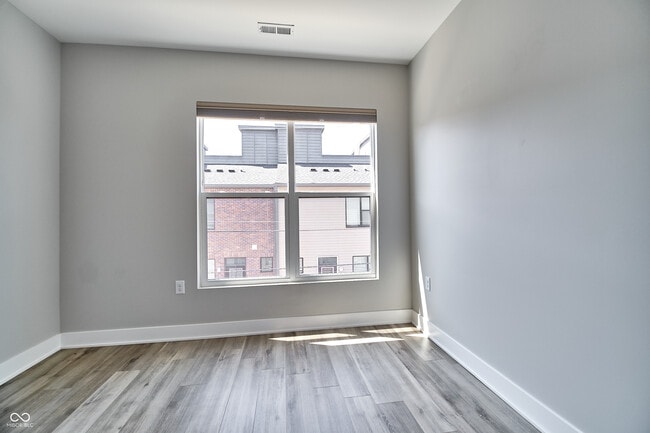 Building Photo - 1856 McQuat Pl