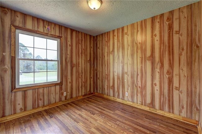 Building Photo - 5587 General Harris Dr