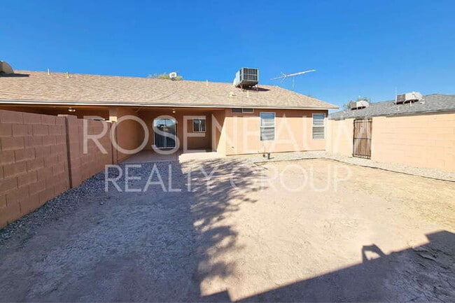 Building Photo - 8585 W Santa Cruz Blvd