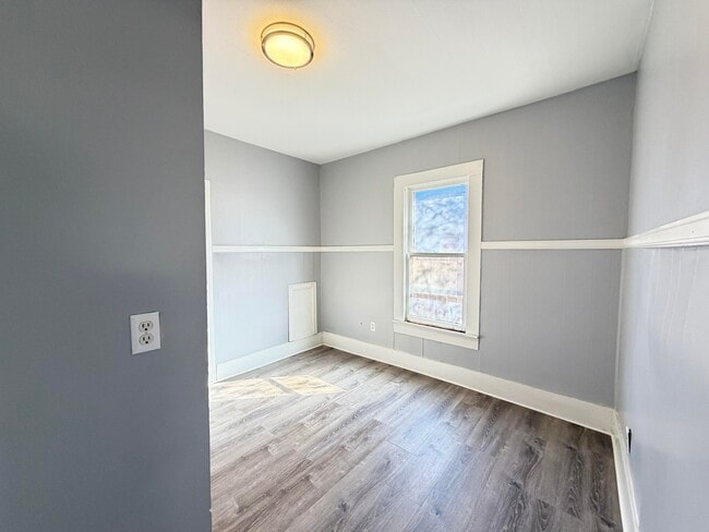 Building Photo - 215 S 3rd St