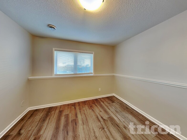 Building Photo - 1525 Independence Ave N