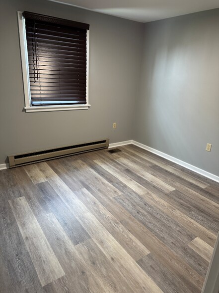 Building Photo - 402 Hanshue St