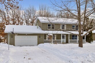 Building Photo - Lovely 4BR 4BA Home in the Best Neighborho...